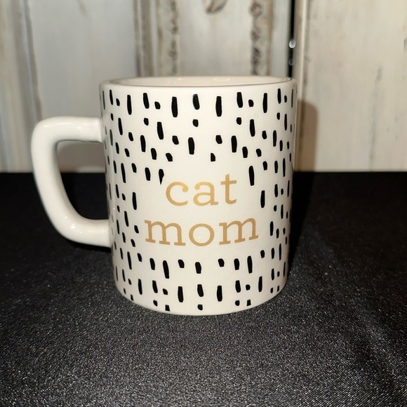 Earthenware Surprise Kitty Cat Mom Mug - Picture 1 of 4